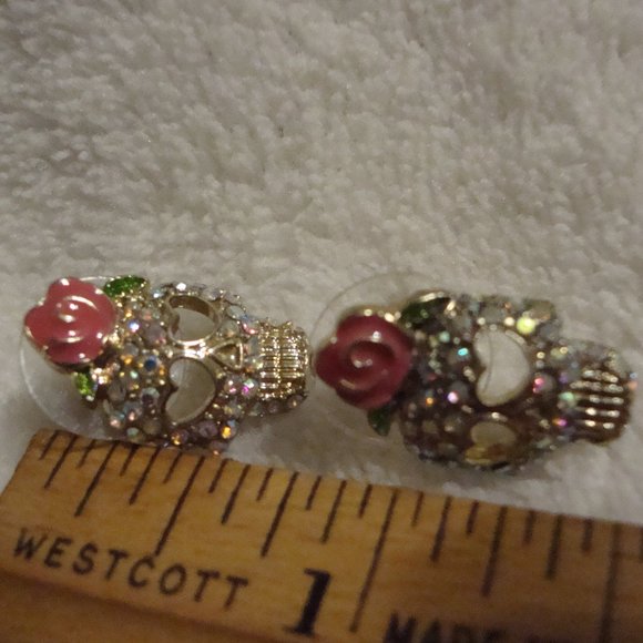 Blingy Skull and Roses Earrings - Picture 2 of 5